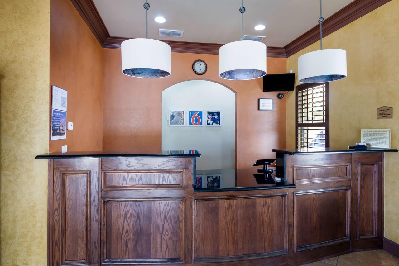 Motel 6 Floresville Luaran gambar